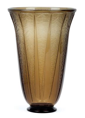 An Art Deco etched glass vase by Daum, - Secese a umění 20. století