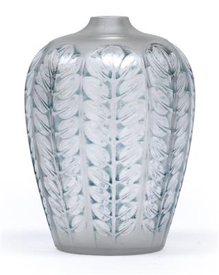 A René Lalique moulded “Tournai” vase, - Jugendstil e arte applicata del XX secolo