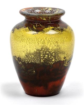 A glass vase by Muller Frères, - Jugendstil e arte applicata del XX secolo