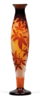 An overlaid and etched glass vase by Gallé, - Jugendstil e arte applicata del XX secolo