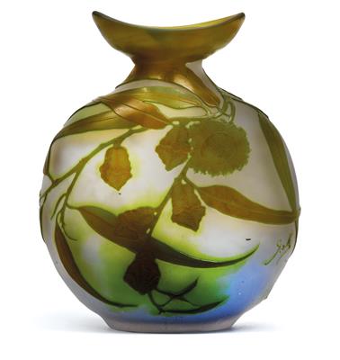 Vase mit Eukalyptus, - Jugendstil und Kunsthandwerk des 20. Jahrhunderts
