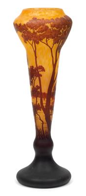 An overlaid and etched glass vase by Daum, - Jugendstil and 20th Century Arts and Crafts