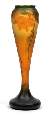 An overlaid glass vase by Daum, - Jugendstil e arte applicata del XX secolo