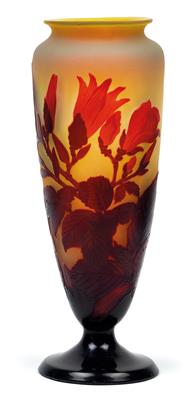 Große Vase mit Magnolien, - Jugendstil und angewandte Kunst des 20. Jahrhunderts