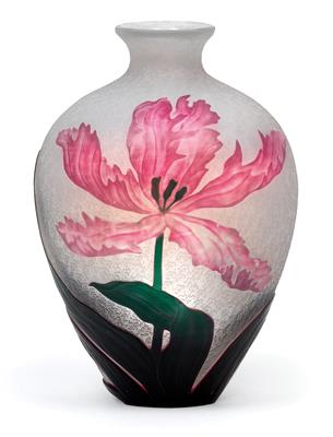 Henri Bergé, An overlaid and etched glass vase, - Jugendstil e arte applicata del XX secolo