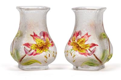 A pair of small etched vases, - Jugendstil e arte applicata del XX secolo