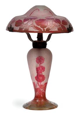 An overlaid and etched moulded “Roses sauvages” table lamp by Verrerie Schneider, - Secese a umění 20. století