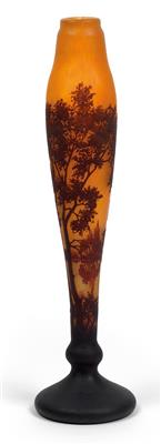 An overlaid and etched glass vase by Daum, - Jugendstil and 20th Century Arts and Crafts