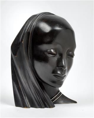 “Inderin”, a female head, model no. 4722, Werkstätten Hagenauer, Vienna - Jugendstil e arte applicata del XX secolo