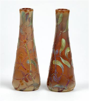 A pair of vases with mistletoe décor, Legras  &  Cie., St. Denis, 1920s - Secese a umění 20. století