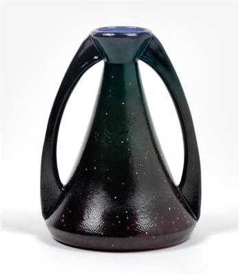 Peter Behrens, a vase with handles, designed in 1901, executed by Franz Anton Mehlem, Bonn - Secese a umění 20. století