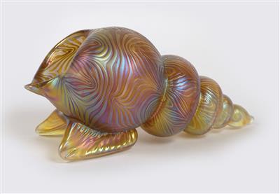 A shell-shaped vase, attributed to Wilhelm Kralik Sohn, Eleonorenhain, c. 1900 - Jugendstil e arte applicata del XX secolo