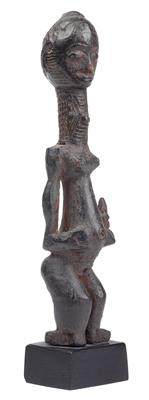 Bena Lulua (oder Lulua), DR Kongo: Eine typische Frauen-Figur, mit langem Hals und reicher Narben-Tätowierung. - Antiques