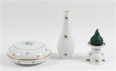 Deckeldose, 1 Vase, 1 Kerzenhalter mit 1 grünen Kerze, - Antiques