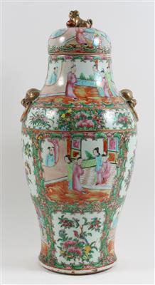 Famille rose Deckelvase, - Antiques