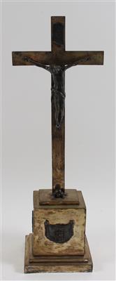 Krizifix mit Corpus Christi auf Sockel, - Antiques