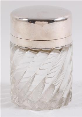 Wiener Glasdeckeldose mit Silbermontierung und Scharnierdeckel, - Antiquitäten