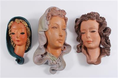 3 Wandmasken Frauenköpfe, Fa. Goebel-Bieber, - Antiques