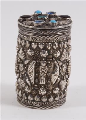 Ägyptische Silber Deckeldose mit gefassten Schmuck- bzw. Imitationssteinen, - Antiques