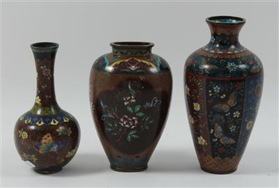 2 Cloisonné Vasen, - Antiquitäten