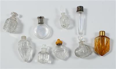 Konvolut kleiner Glasflakons teilweise mit Metallmontierungen, - Antiquitäten