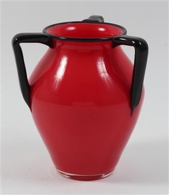 Vase mit drei Henkeln, - Antiquariato