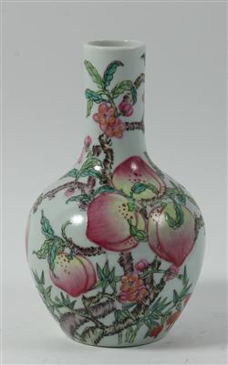 Vase mit neun Pfirsichen, - Antiquariato
