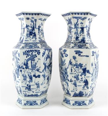 1 Paar blau-weiße Vasen, - Asiatika