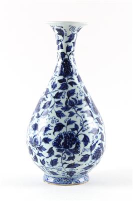 Blau-weiße Vase, - Asiatika