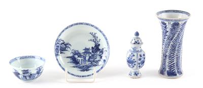 Kleine blau-weiße Vase und blau-weiße Deckelvase von der Vung Tau Cargo, - Asiatika