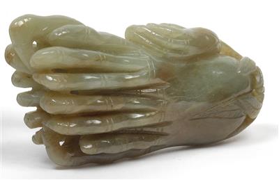 Jadeschnitzerei in Form einer Fingerzitrone, China, 20. Jh. - Asiatica