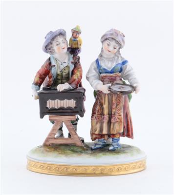 Junge Frau mit Tamburin, junger Mann mit Drehorgel und Äffchen, - Antiquitäten - Saisonabschlussauktion