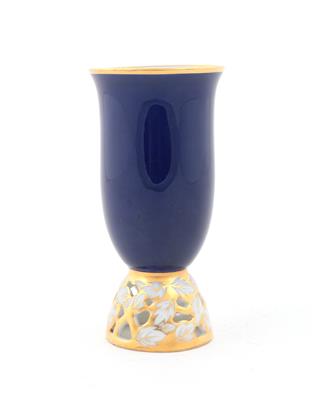 Kleine Art Deco Fußvase, - Antiquitäten - Saisonabschlussauktion