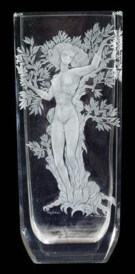 Vase mit der meisterlich geschnittenen Darstellung "Daphne", - Antiquitäten - Saisonabschlussauktion