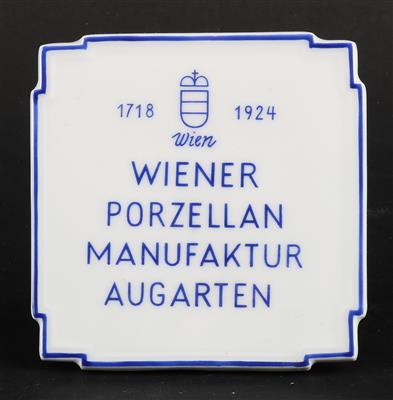 Porzellanschild der Wiener Porzellanmanufaktur Augarten, - Antiquitäten