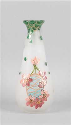 Vase mit Blumenmotiven, - Antiquitäten