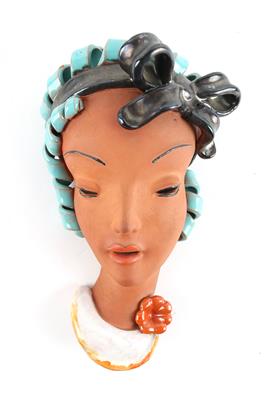 Wandmaske Frauenkopf mit Haarmasche, - Antiques