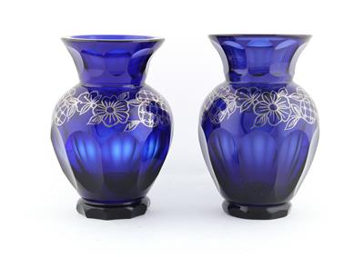 2 Vasen mit Silberauflage, - Antiquariato