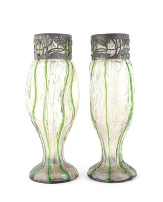 Paar Vasen mit Metallmontierung, - Antiquariato