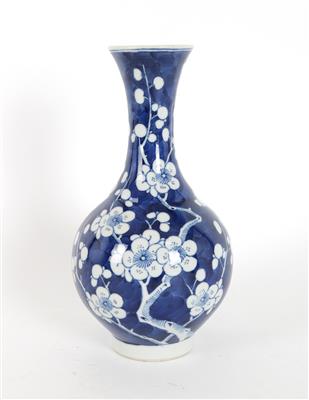 Blau-weiße Vase, - Asiatica e Arte