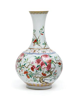 Famille rose Vase mit Granatapfel Dekor, China, rote Sechszeichen Marke Guangxu, 20./21. Jh. - Asiatica a Umění