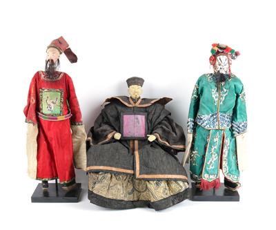 Lot von 28 chinesischen Opernpuppen, 1 sitzende Puppe eines Herren, - Asiatika und islamische Kunst