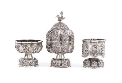Osmanische Deckeldose und 2 Gefäße, - Asiatika und islamische Kunst
