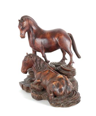 Stehendes und liegendes Pferd, - Sommerauktion Antiquitäten