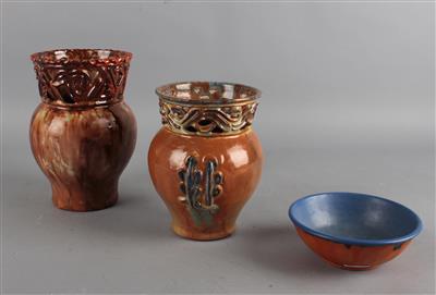2 Vasen, 1 kleine Schale, - Works of Art