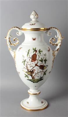 Vase mit Deckel und 2 Henkeln, - Antiquariato