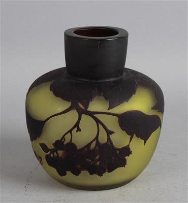 Vase mit Früchtedekor, - Antiquariato