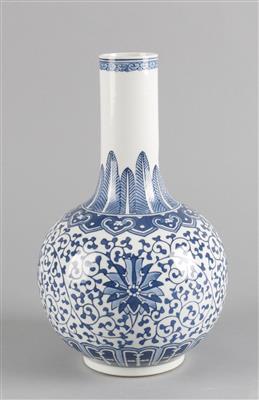 Blau-weiße Vase, - Works of Art