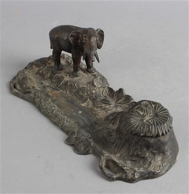 Tintenzeug in Form eines Elefanten in Landschaft, - Antiquitäten