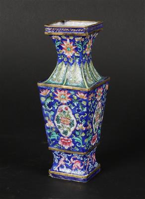 Email-Vase, - Works of Art